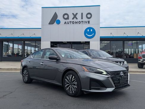 Used 2025 Nissan Altima 2.5 SV FWD image 1
