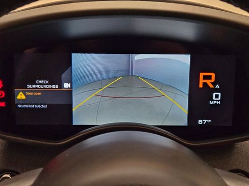 Used 2018 McLaren 570S Spider image 36