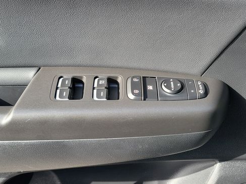 Used 2020 Kia Sportage S image 25