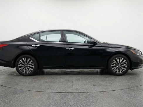 Used 2025 Nissan Altima 2.5 SV image 8