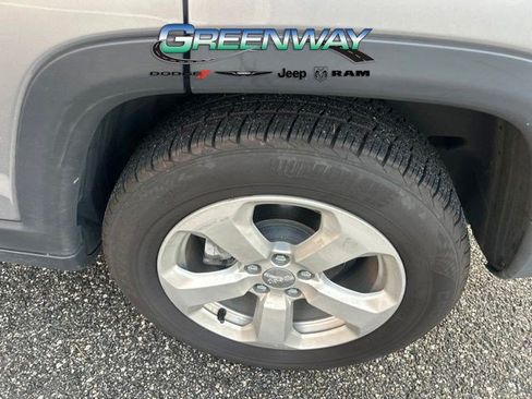 Used 2018 Jeep Compass Latitude FWD image 4