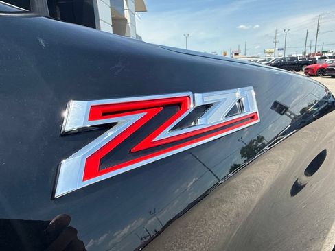 Used 2024 Chevrolet Silverado 1500 LT AWD/4WD image 6