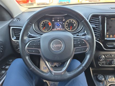 Used 2019 Jeep Cherokee Limited AWD/4WD image 19