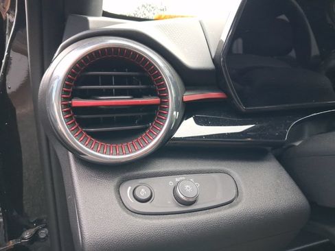 Used 2025 Chevrolet Trax RS w/ Sunroof Package FWD image 19