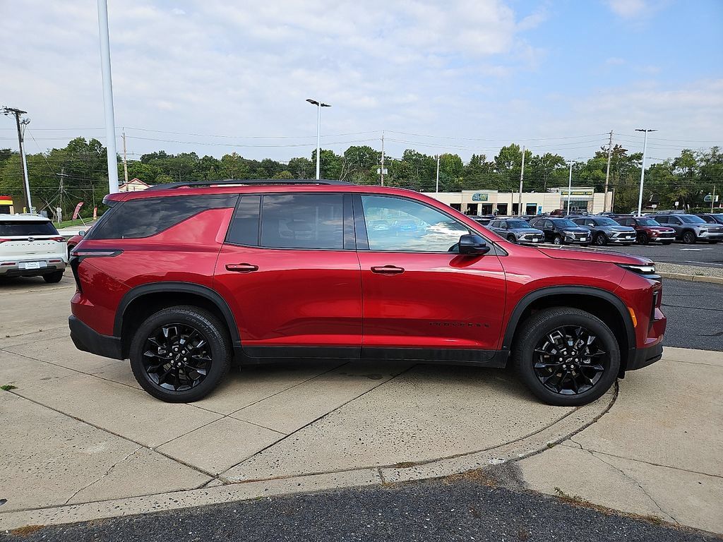 Certified 2025 Chevrolet Traverse LT w/ Midnight/Sport Edition FWD image 7