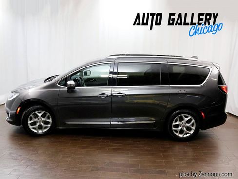Used 2019 Chrysler Pacifica Limited FWD image 10