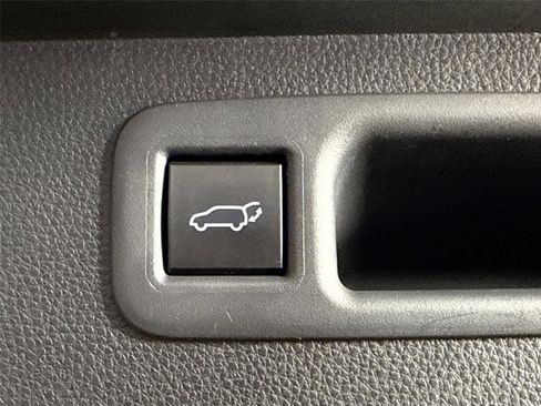 Certified 2022 Toyota Highlander LE image 34