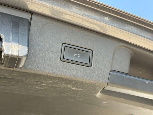 Used 2021 Volkswagen Atlas SE image 26