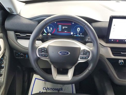 Used 2025 Ford Explorer Active image 28