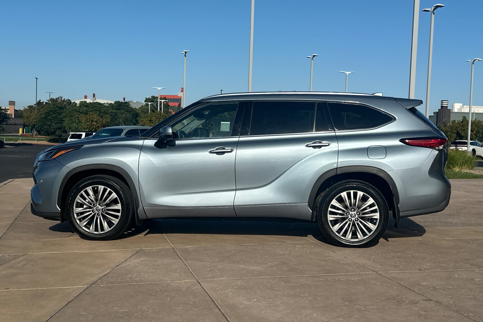 Certified 2021 Toyota Highlander Platinum AWD/4WD image 8