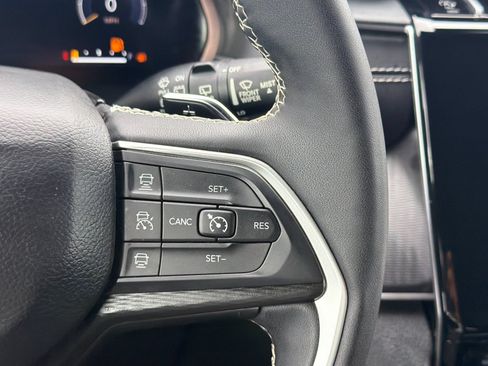 Used 2023 Jeep Grand Cherokee L Laredo AWD/4WD image 31