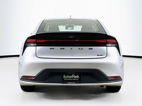 Used 2025 Toyota Prius LE image 7