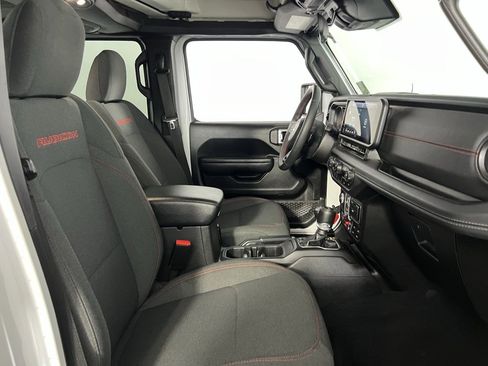 Certified 2025 Jeep Wrangler Unlimited Rubicon image 30