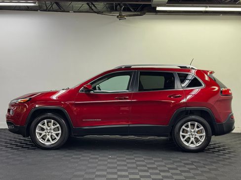 Used 2017 Jeep Cherokee Latitude w/ Comfort/Convenience Group AWD/4WD image 3
