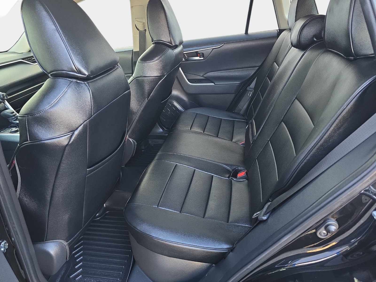 Used 2025 Toyota RAV4 XLE AWD/4WD image 16