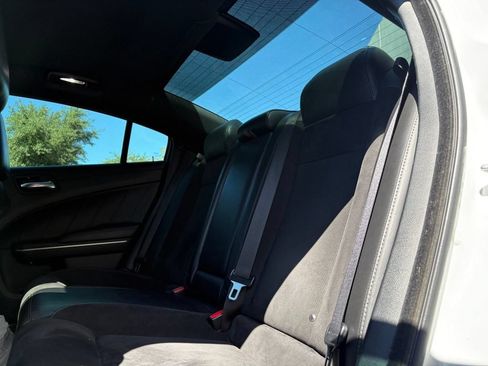 Used 2019 Dodge Charger Scat Pack w/ Dynamics Package RWD image 10