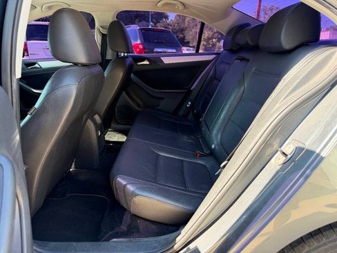 Used 2013 Volkswagen Jetta SE FWD image 12