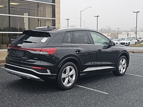 Used 2024 Audi Q4 e-tron Prestige image 12