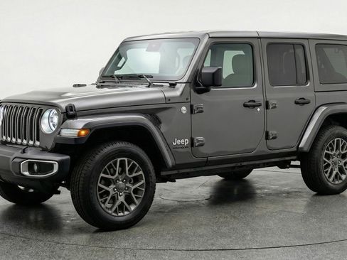Used 2025 Jeep Wrangler Sahara image 3