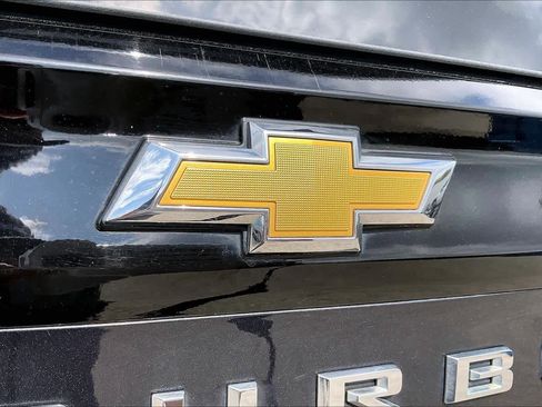 Certified 2025 Chevrolet Suburban LT image 30