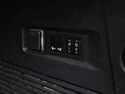 Used 2022 Chevrolet Tahoe LT w/ LT Signature Plus Package image 37