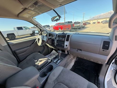 Used 2016 Nissan Frontier SV image 25