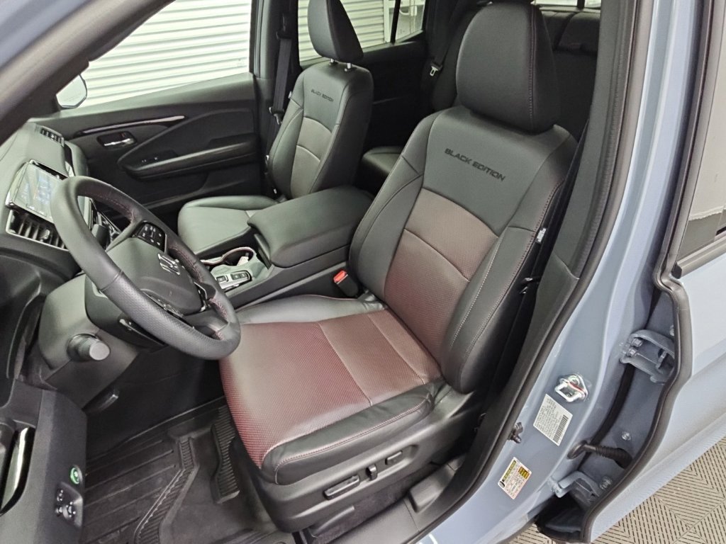 Used 2025 Honda Ridgeline Black Edition image 30