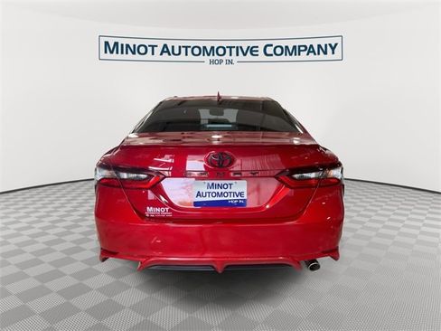 Used 2024 Toyota Camry SE image 7