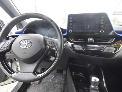 Used 2021 Toyota C-HR XLE FWD image 8