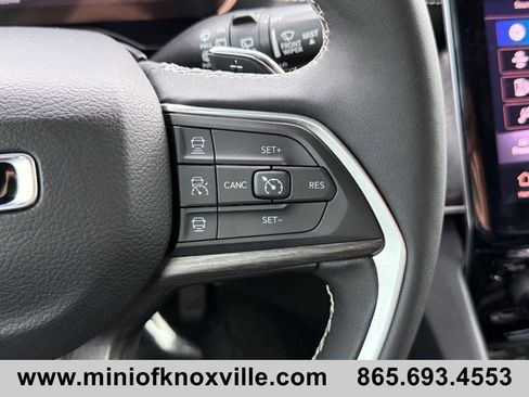 Used 2024 Jeep Grand Cherokee Limited w/ Black Appearance Package image 17