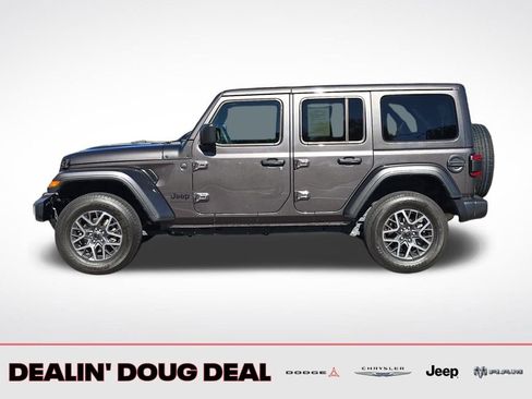 Used 2025 Jeep Wrangler Sahara image 3