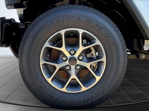 New 2025 Jeep Gladiator Sport image 11