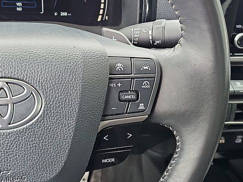 Used 2025 Toyota Camry SE image 22