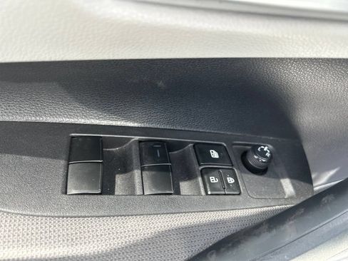 Used 2021 Toyota Corolla LE w/ Carpet Mat Package (TMS) FWD image 17