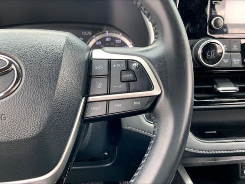 Used 2022 Toyota Highlander XSE image 24