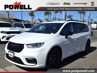 New 2026 Chrysler Pacifica Select w/ S Appearance Package