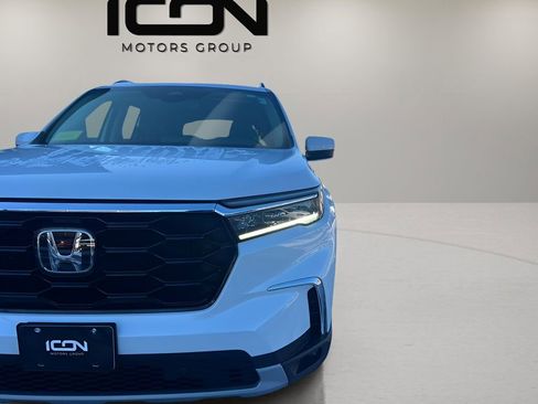 Used 2023 Honda Pilot Touring image 9