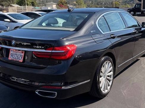 Used 2018 BMW 740e xDrive AWD/4WD image 8