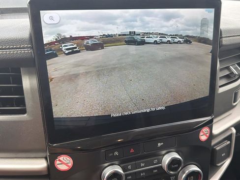 Used 2024 Ford Expedition XLT image 27