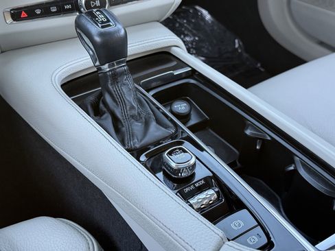 Used 2018 Volvo S90 T5 Momentum w/ Convenience Package image 31