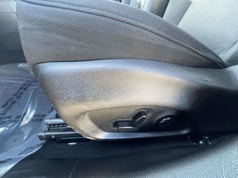 Used 2017 Jeep Renegade Latitude FWD image 15