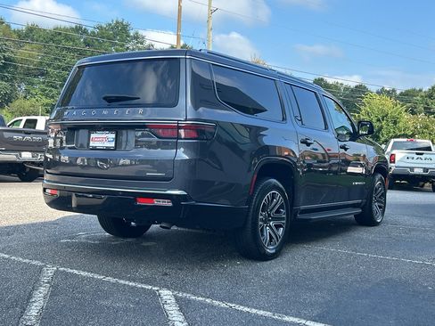 Used 2024 Jeep Wagoneer L Series II image 6