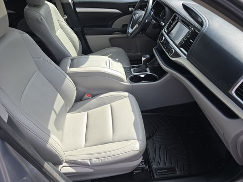 Used 2016 Toyota Highlander XLE image 27