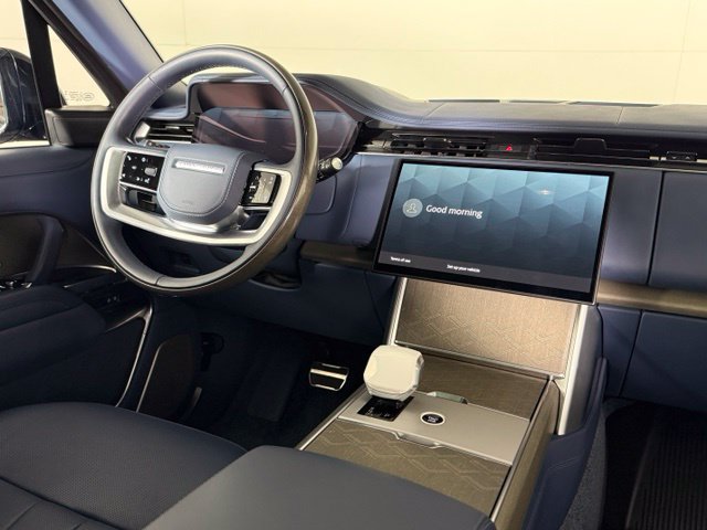 Certified 2025 Land Rover Range Rover SV AWD/4WD image 17