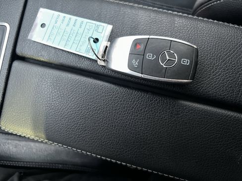 Used 2022 Mercedes-Benz GLB 250 4MATIC image 38