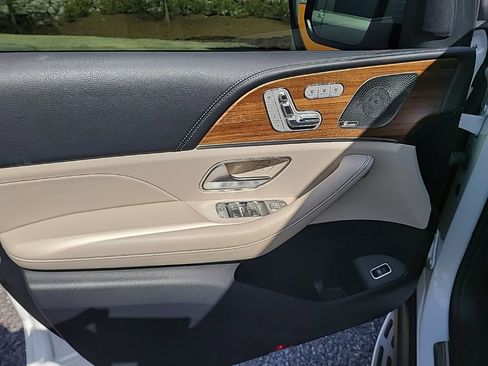 Used 2023 Mercedes-Benz GLS 450 4MATIC image 15