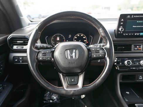 Used 2025 Honda Pilot TrailSport image 21