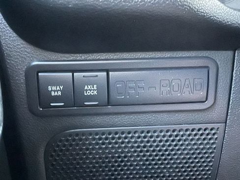 Used 2017 Jeep Wrangler Unlimited Rubicon w/ Connectivity Group image 15