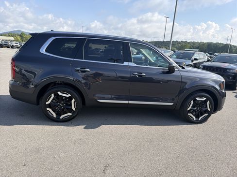 Used 2025 Kia Telluride S AWD/4WD image 5
