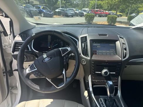Used 2017 Ford Edge Titanium w/ Technology Package FWD image 4
